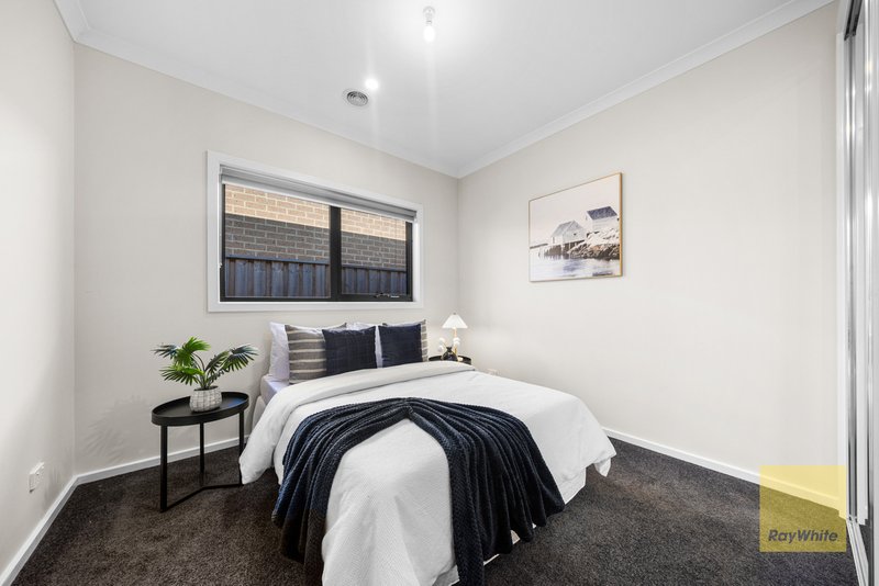 Photo - 10 Stambridge Street, Tarneit VIC 3029 - Image 5