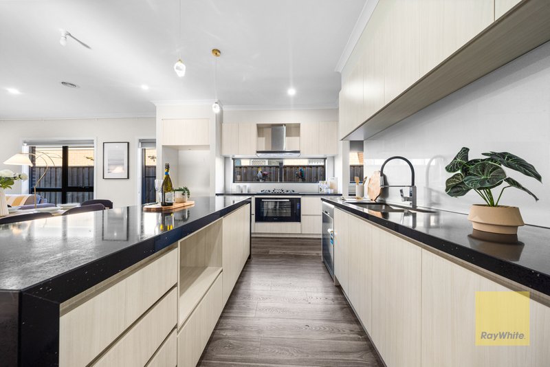 Photo - 10 Stambridge Street, Tarneit VIC 3029 - Image 7