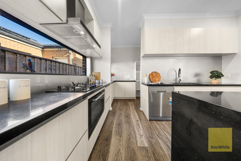 Photo - 10 Stambridge Street, Tarneit VIC 3029 - Image 8