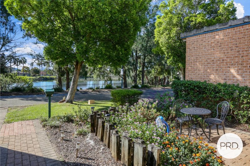 Photo - 10 Stanthorpe Drive, Kanahooka NSW 2530 - Image 2