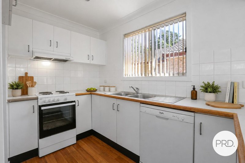 Photo - 10 Stanthorpe Drive, Kanahooka NSW 2530 - Image 4