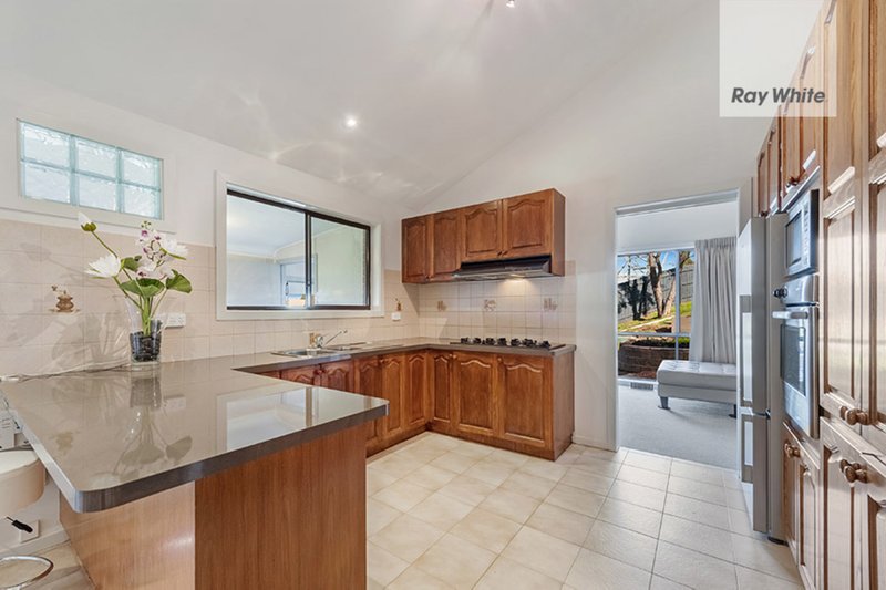 Photo - 10 Stanton Place, Mill Park VIC 3082 - Image 2