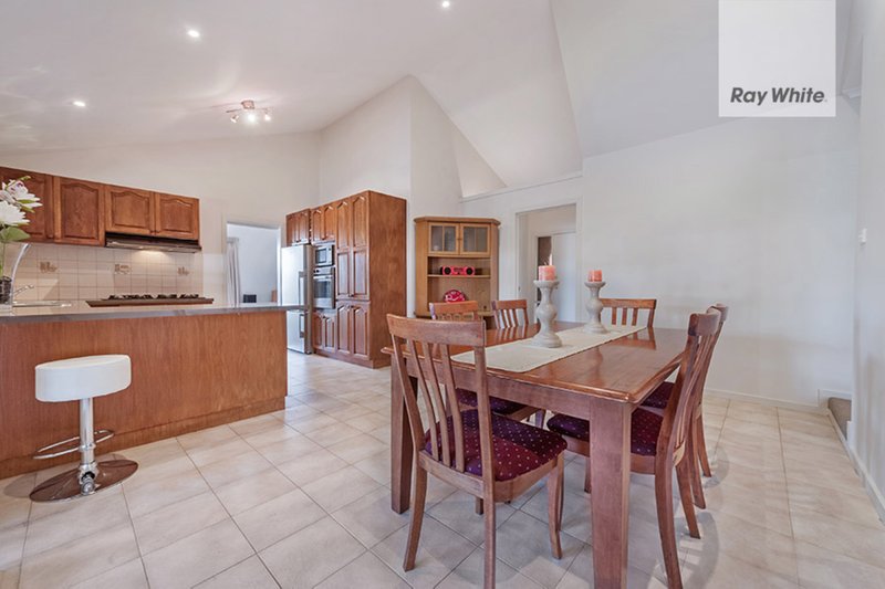 Photo - 10 Stanton Place, Mill Park VIC 3082 - Image 4