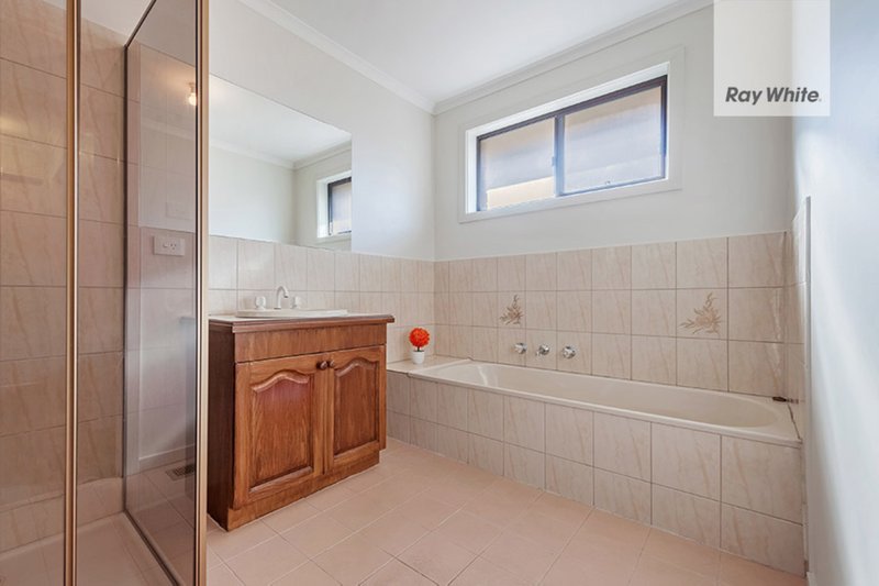 Photo - 10 Stanton Place, Mill Park VIC 3082 - Image 6