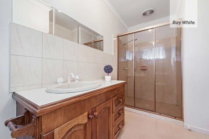 Photo - 10 Stanton Place, Mill Park VIC 3082 - Image 8