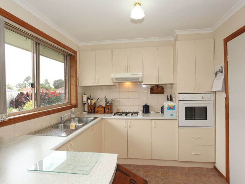 Photo - 10 Stella Place, Pakenham VIC 3810 - Image 2