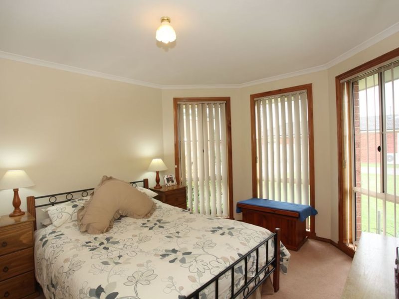 Photo - 10 Stella Place, Pakenham VIC 3810 - Image 6