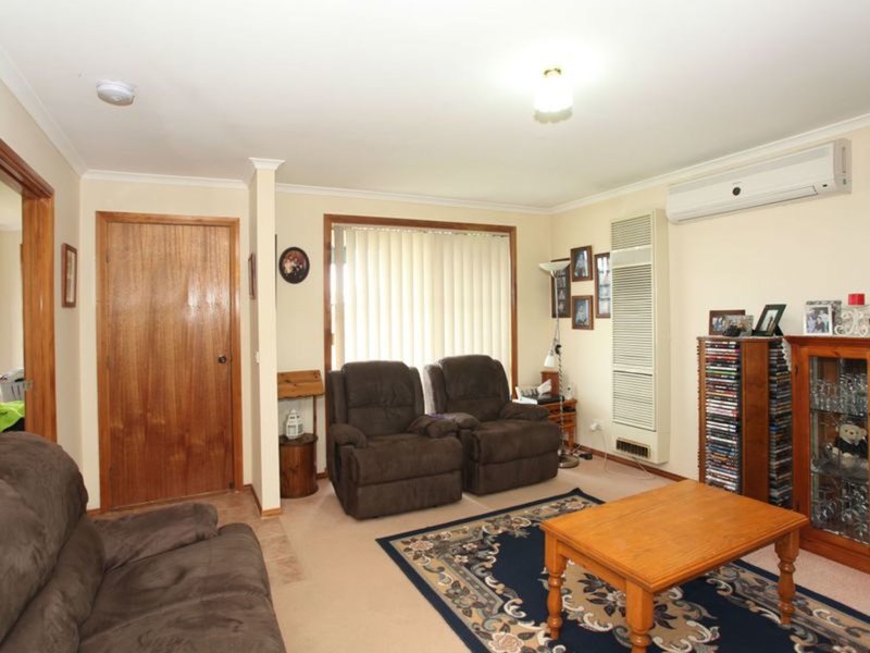 Photo - 10 Stella Place, Pakenham VIC 3810 - Image 9