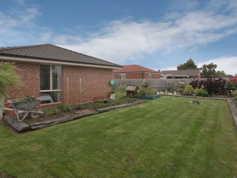 Photo - 10 Stella Place, Pakenham VIC 3810 - Image 10