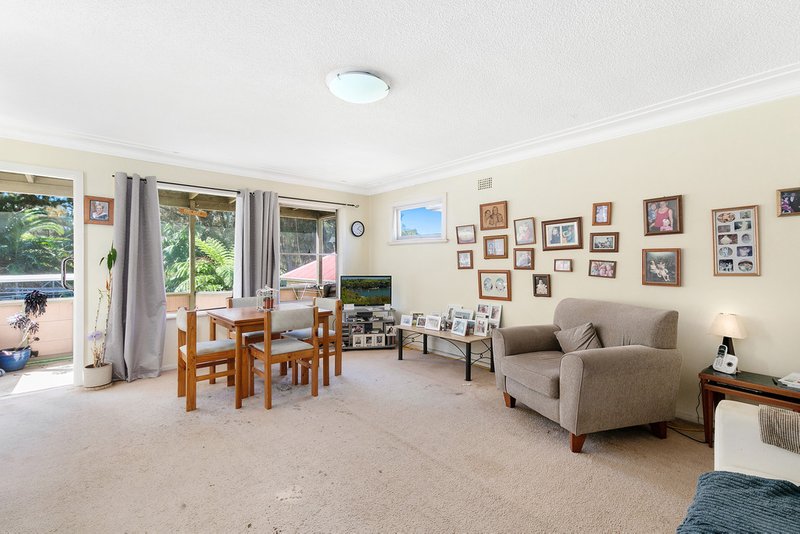 Photo - 10 Stewart Avenue, Curl Curl NSW 2096 - Image 3