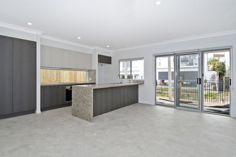 Photo - 10 Stonewood Circuit, Oxenford QLD 4210 - Image 2