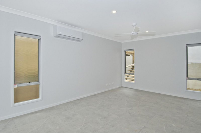 Photo - 10 Stonewood Circuit, Oxenford QLD 4210 - Image 3