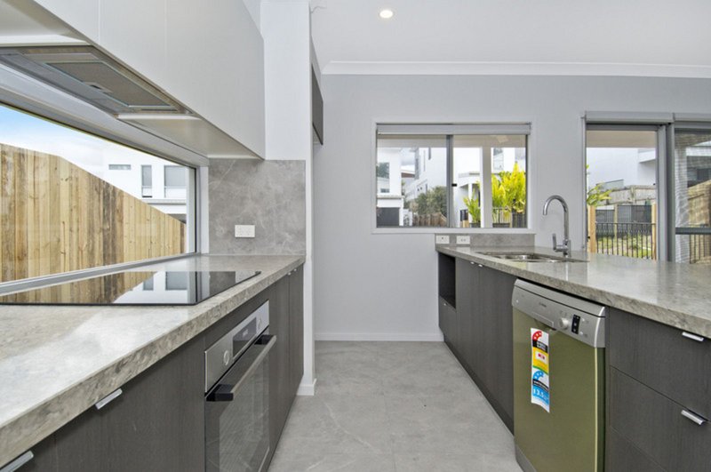 Photo - 10 Stonewood Circuit, Oxenford QLD 4210 - Image 4