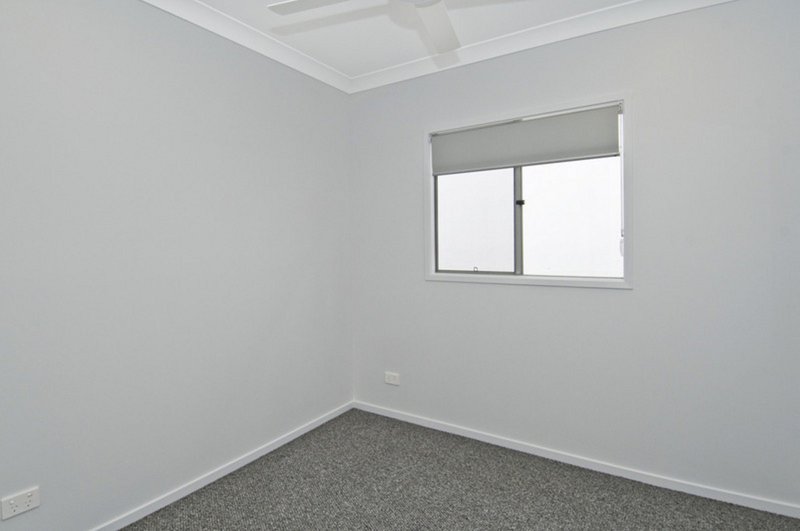 Photo - 10 Stonewood Circuit, Oxenford QLD 4210 - Image 7