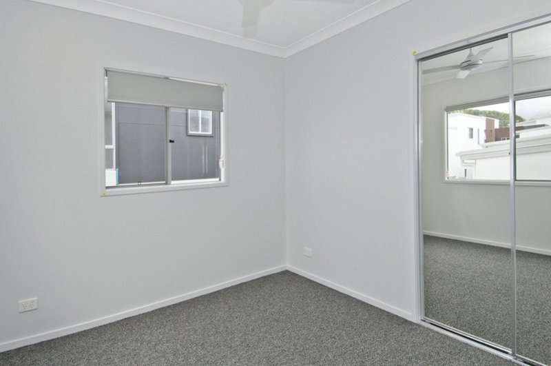 Photo - 10 Stonewood Circuit, Oxenford QLD 4210 - Image 8