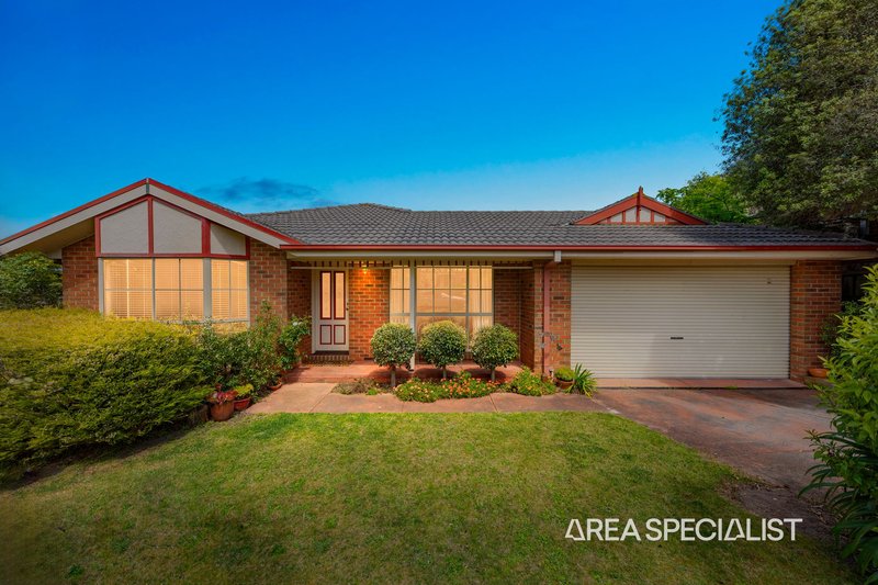 Photo - 10 Stradbroke Close, Berwick VIC 3806 - Image 2