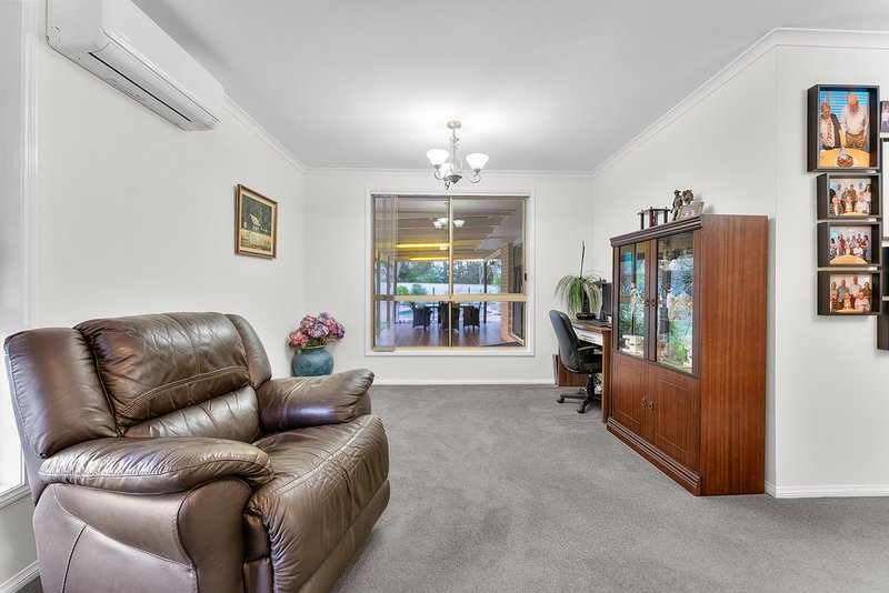 Photo - 10 Strauss Court, Burpengary QLD 4505 - Image 11