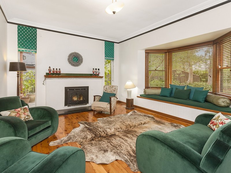 Photo - 10 Stuart Street, Griffith ACT 2603 - Image 3