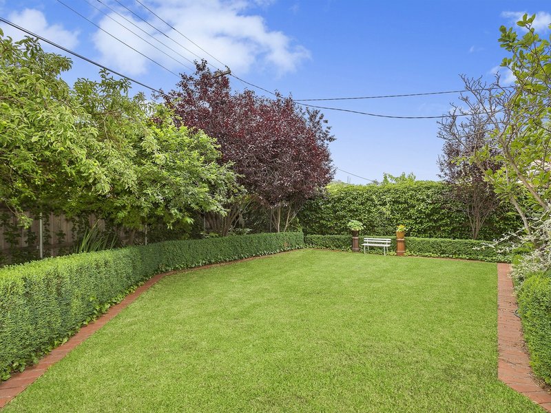 Photo - 10 Stuart Street, Griffith ACT 2603 - Image 9