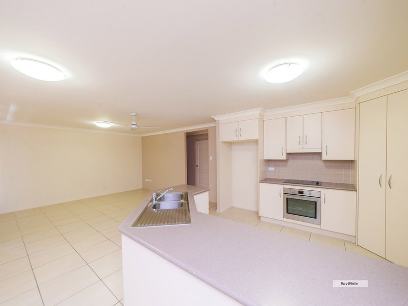 Photo - 10 Sturt Court, Gracemere QLD 4702 - Image 3