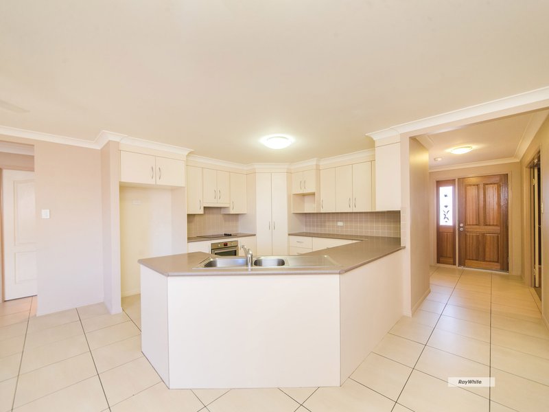 Photo - 10 Sturt Court, Gracemere QLD 4702 - Image 4