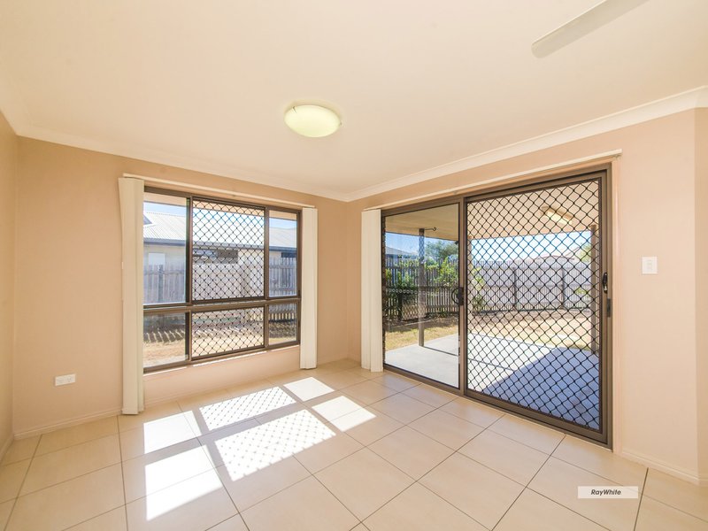 Photo - 10 Sturt Court, Gracemere QLD 4702 - Image 6