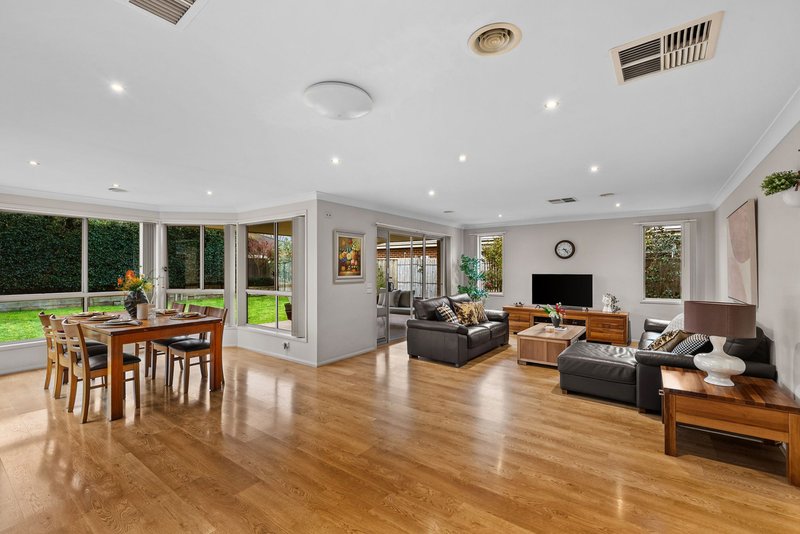 Photo - 10 Sunflower Place, Berwick VIC 3806 - Image 2