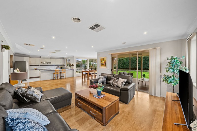 Photo - 10 Sunflower Place, Berwick VIC 3806 - Image 3