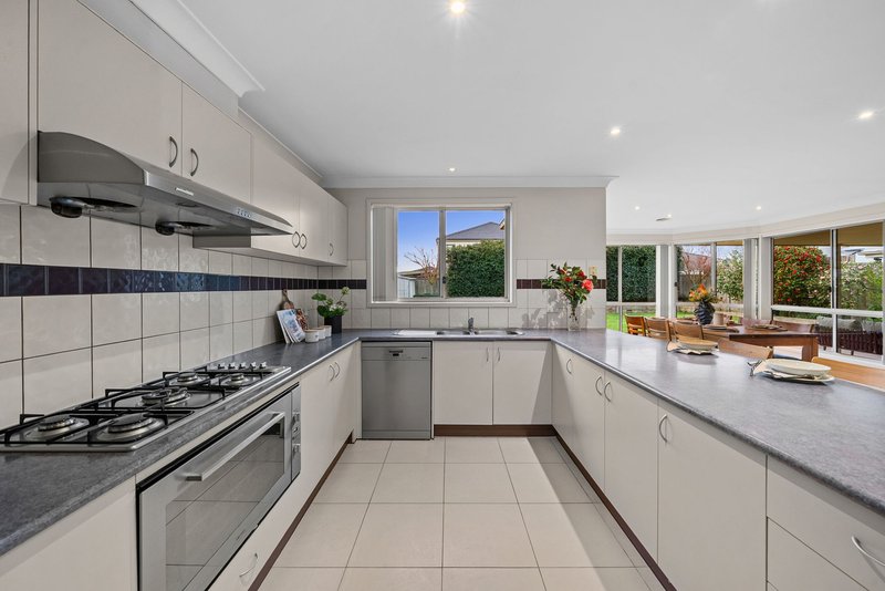 Photo - 10 Sunflower Place, Berwick VIC 3806 - Image 12