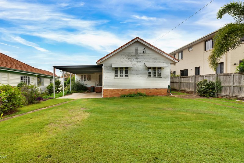 Photo - 10 Sunny Ave , Wavell Heights QLD 4012 - Image 2