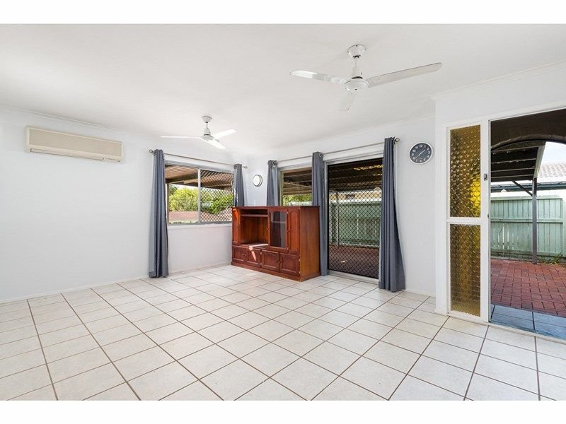 Photo - 10 Sunset Street, Rochedale South QLD 4123 - Image 2