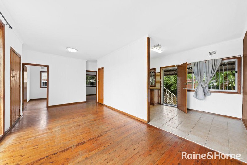 Photo - 10 Sutherland Street, Canley Heights NSW 2166 - Image 2