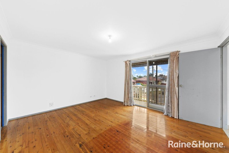 Photo - 10 Sutherland Street, Canley Heights NSW 2166 - Image 3