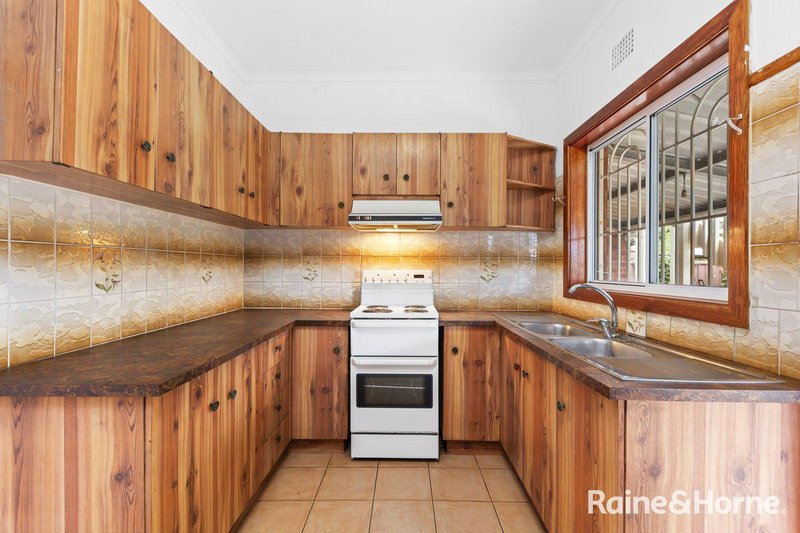 Photo - 10 Sutherland Street, Canley Heights NSW 2166 - Image 6