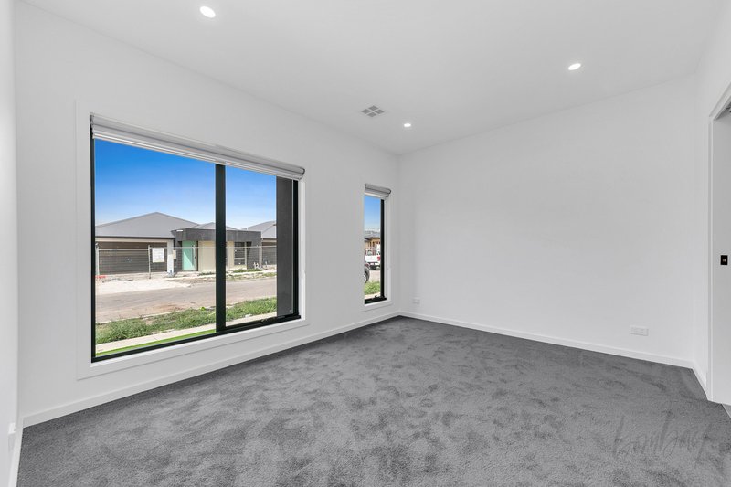 Photo - 10 Swanmore Road, Donnybrook VIC 3064 - Image 2