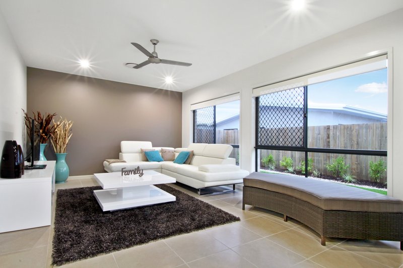 Photo - 10 Sweep Court, Birtinya QLD 4575 - Image 5