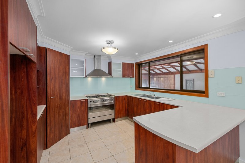 Photo - 10 Sycamore Street, Mill Park VIC 3082 - Image 2