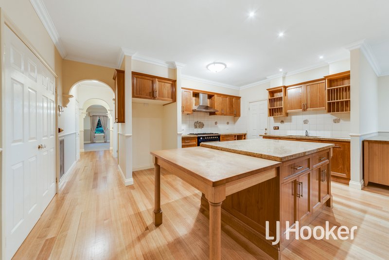 Photo - 10 Sydney Street, Narre Warren South VIC 3805 - Image 2