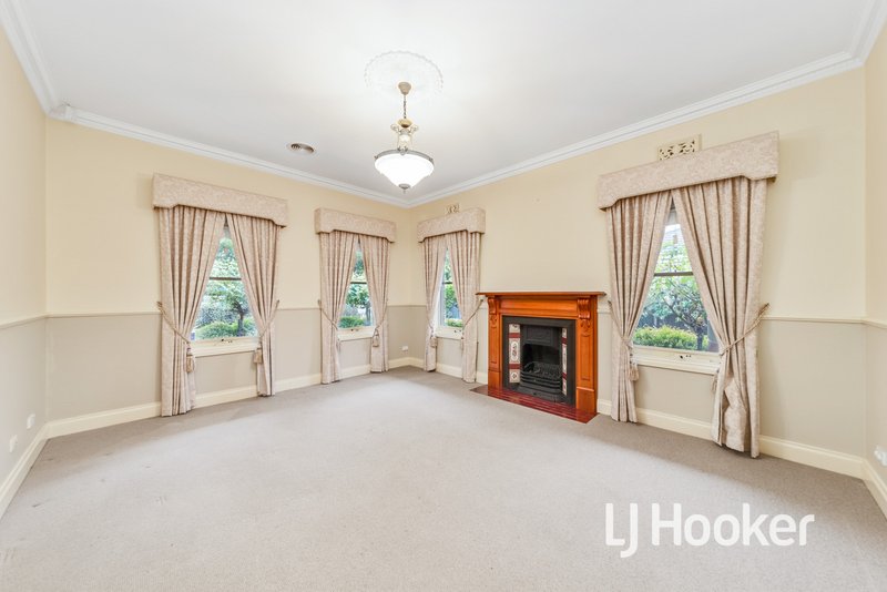 Photo - 10 Sydney Street, Narre Warren South VIC 3805 - Image 3