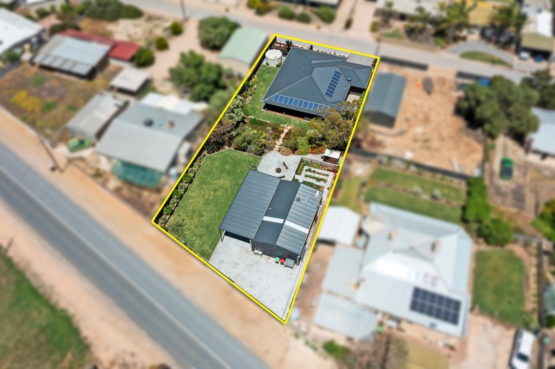 Photo - 10 Symons Street, Moonta Bay SA 5558 - Image 3