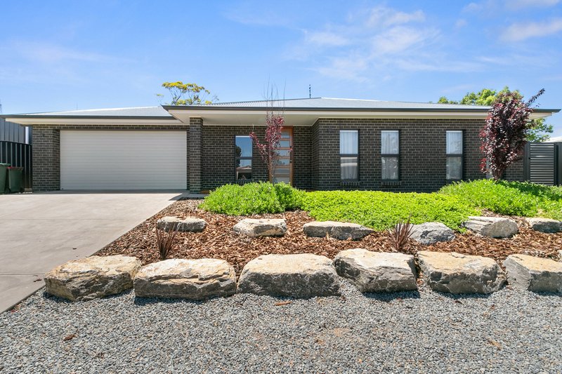 Photo - 10 Symons Street, Moonta Bay SA 5558 - Image 4