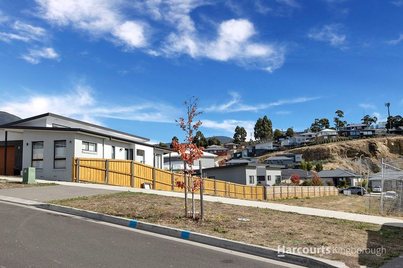 Photo - 10 Tabart Street, New Town TAS 7008 - Image 3