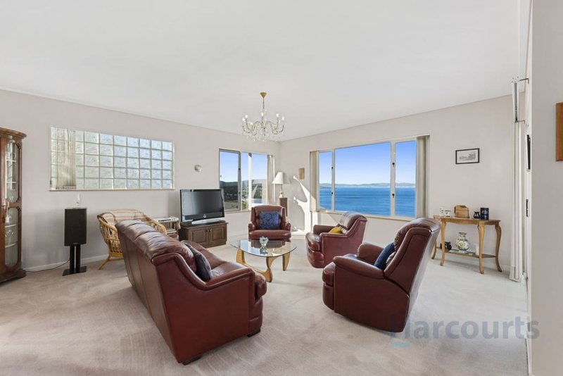 Photo - 10 Tahune Crescent, Blackmans Bay TAS 7052 - Image 4