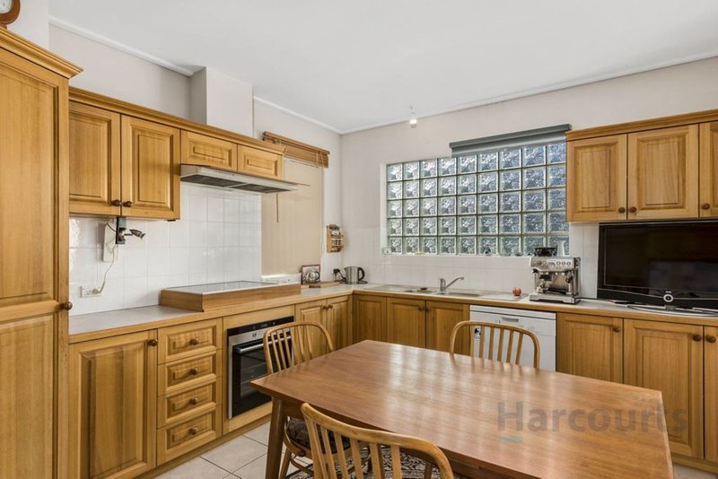 Photo - 10 Tahune Crescent, Blackmans Bay TAS 7052 - Image 6