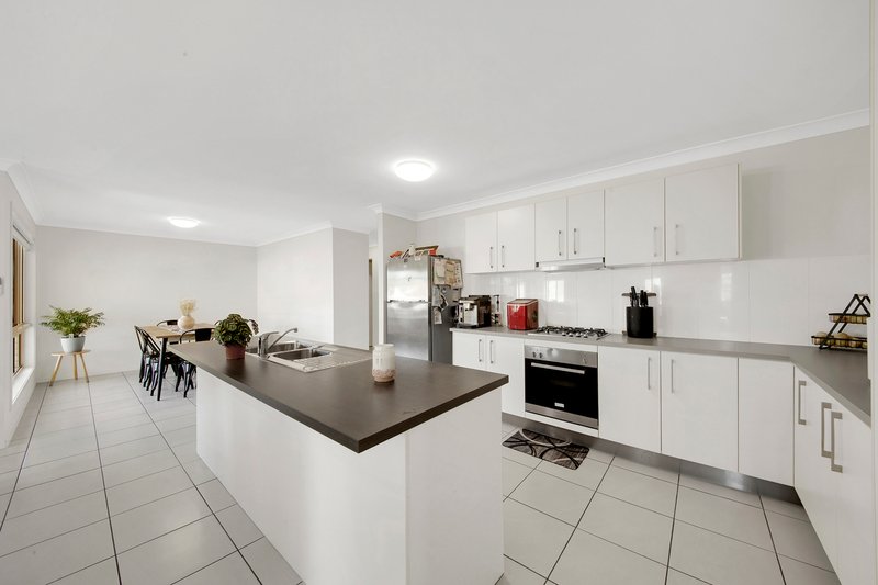 Photo - 10 Takoko Place, Kirkwood QLD 4680 - Image 7