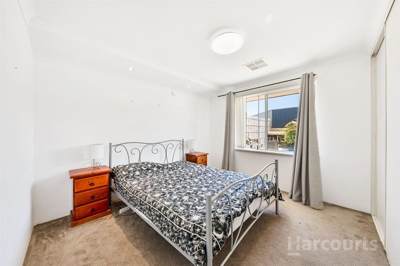 Photo - 10 Tamarama Street, Secret Harbour WA 6173 - Image 15