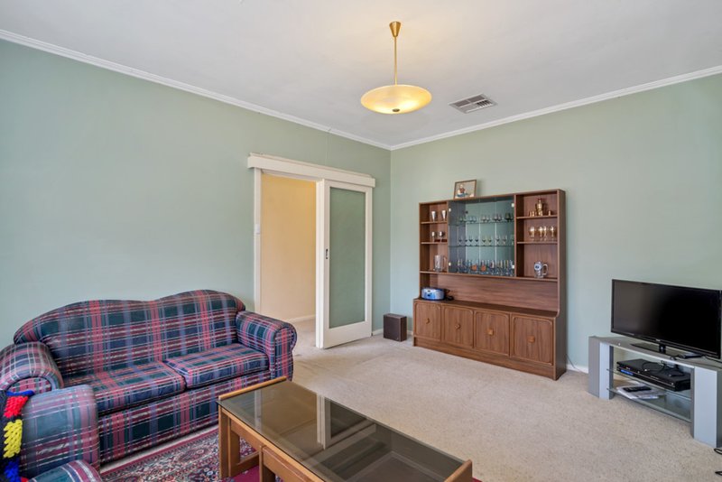 Photo - 10 Tasman Avenue, Flinders Park SA 5025 - Image 4