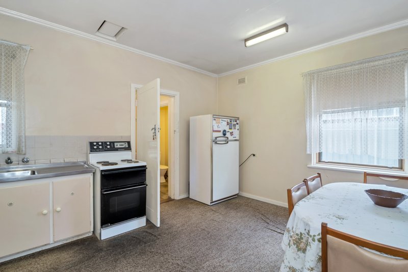 Photo - 10 Tasman Avenue, Flinders Park SA 5025 - Image 6