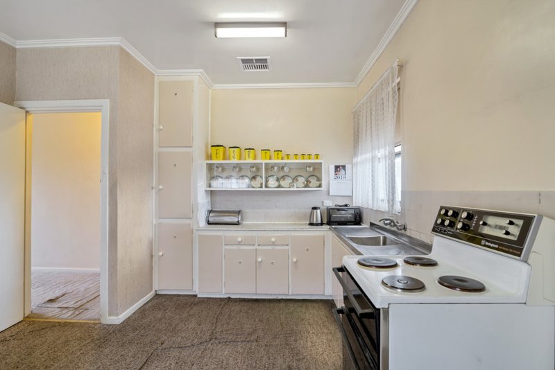 Photo - 10 Tasman Avenue, Flinders Park SA 5025 - Image 8