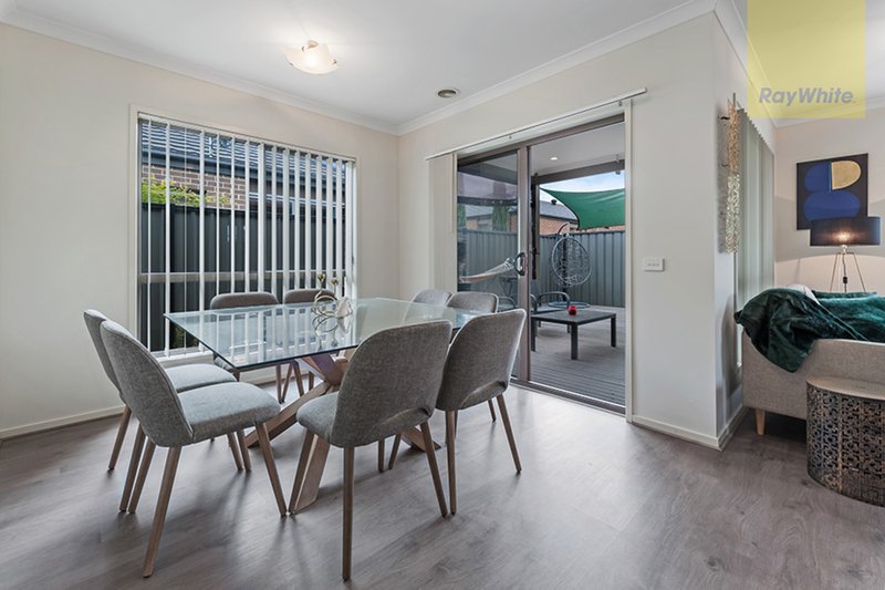 Photo - 10 Taylan Street, Craigieburn VIC 3064 - Image 4